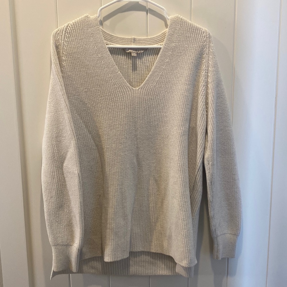 Athlete V-neck oversized long sweater